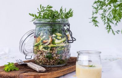 Salat im Glas Quinoa Karfiol Reis Zoodles Nektarinen Salat © Lisa Shelton-1 (1)