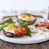 Gefüllter Portobello mit Ei & Tomaten | Frühstück vom Grill