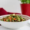 Paprika Gurken Salat mit Kräuterpesto & gerösteten Kichererbsen© Lisa Shelton-5